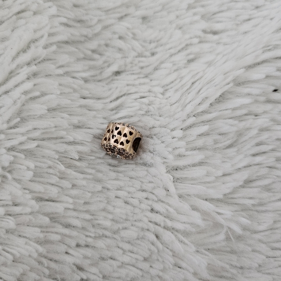 Pandora - Picture 3 of 3